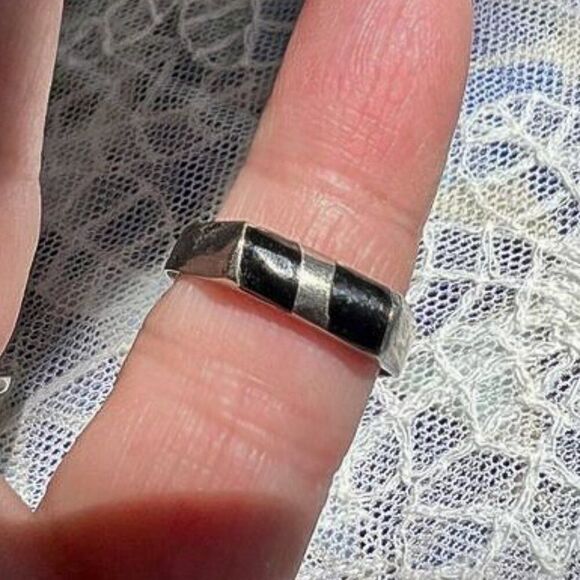 Vintage Mexican Black Inlay Ring Unisex - Picture 3 of 12
